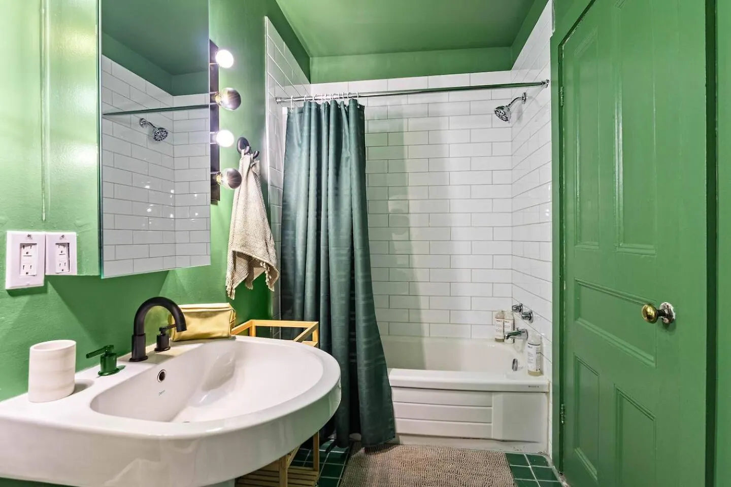 Apartamento The Slant - Trendy Spot In The Heart Of Montreal 0*,  Canadá